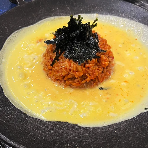 화산 모양 치즈 김치볶음밥
