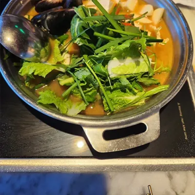 길동이네 산낙지 연포탕 (홍합·미나리)
