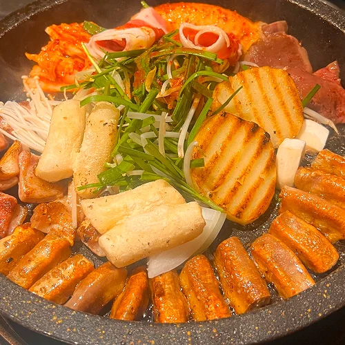 한우 부대찌개 솥요리 (햄·소시지·두부)