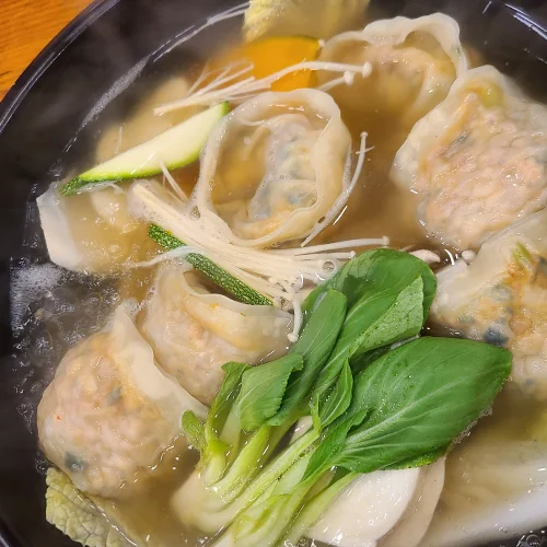 양은이네 손만두 만둣국 (청경채·팽이버섯)