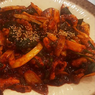 스트레스 풀리는 매운 오징어볶음 1인분