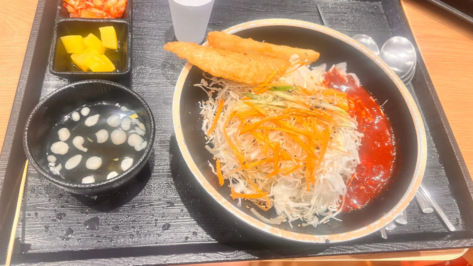 비빔쫄면과 튀긴만두